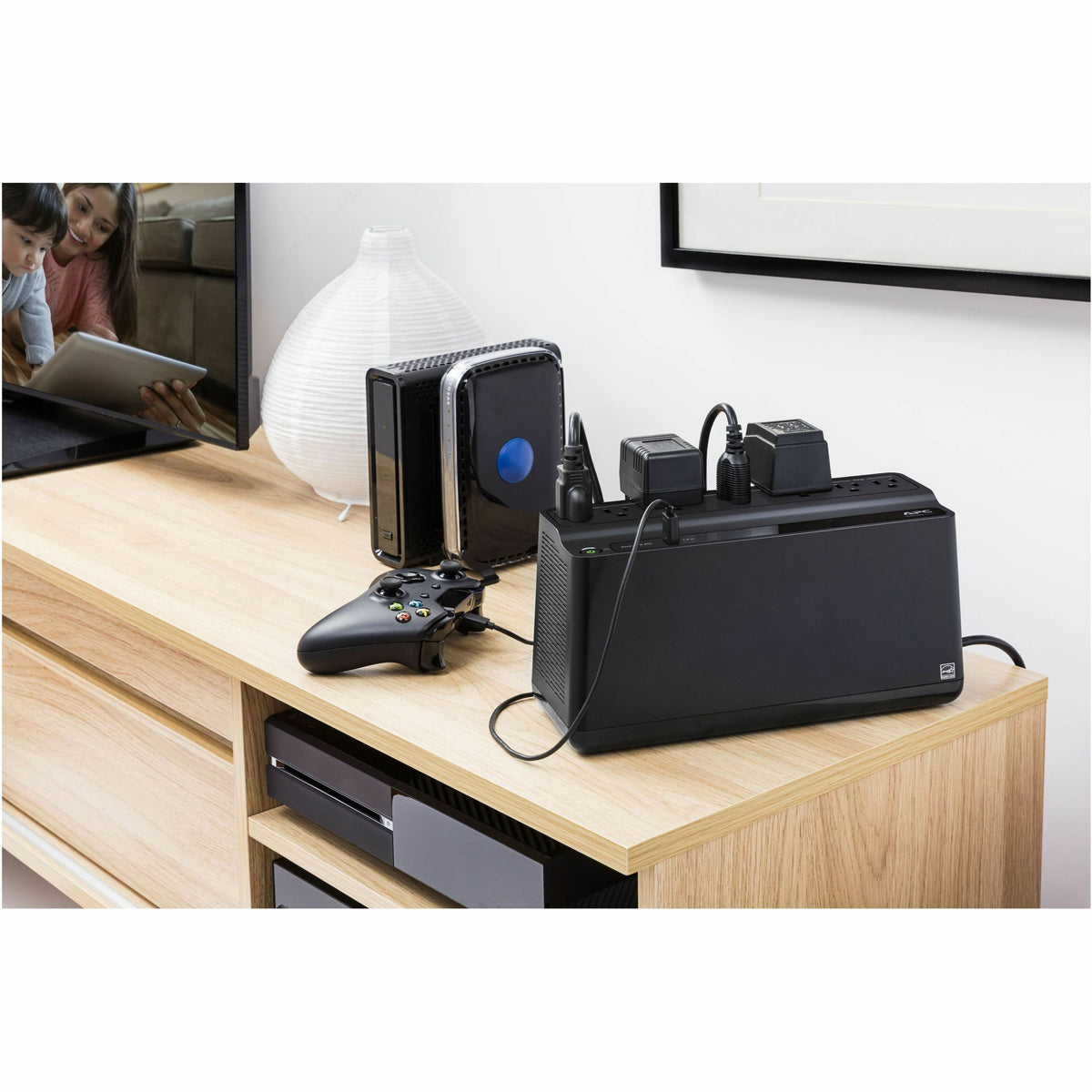 APC - UPS Battery Backup, 600VA/330W, Tower/Wall Mount, 7 Outlets, LED Indicator, USB-A port - Black