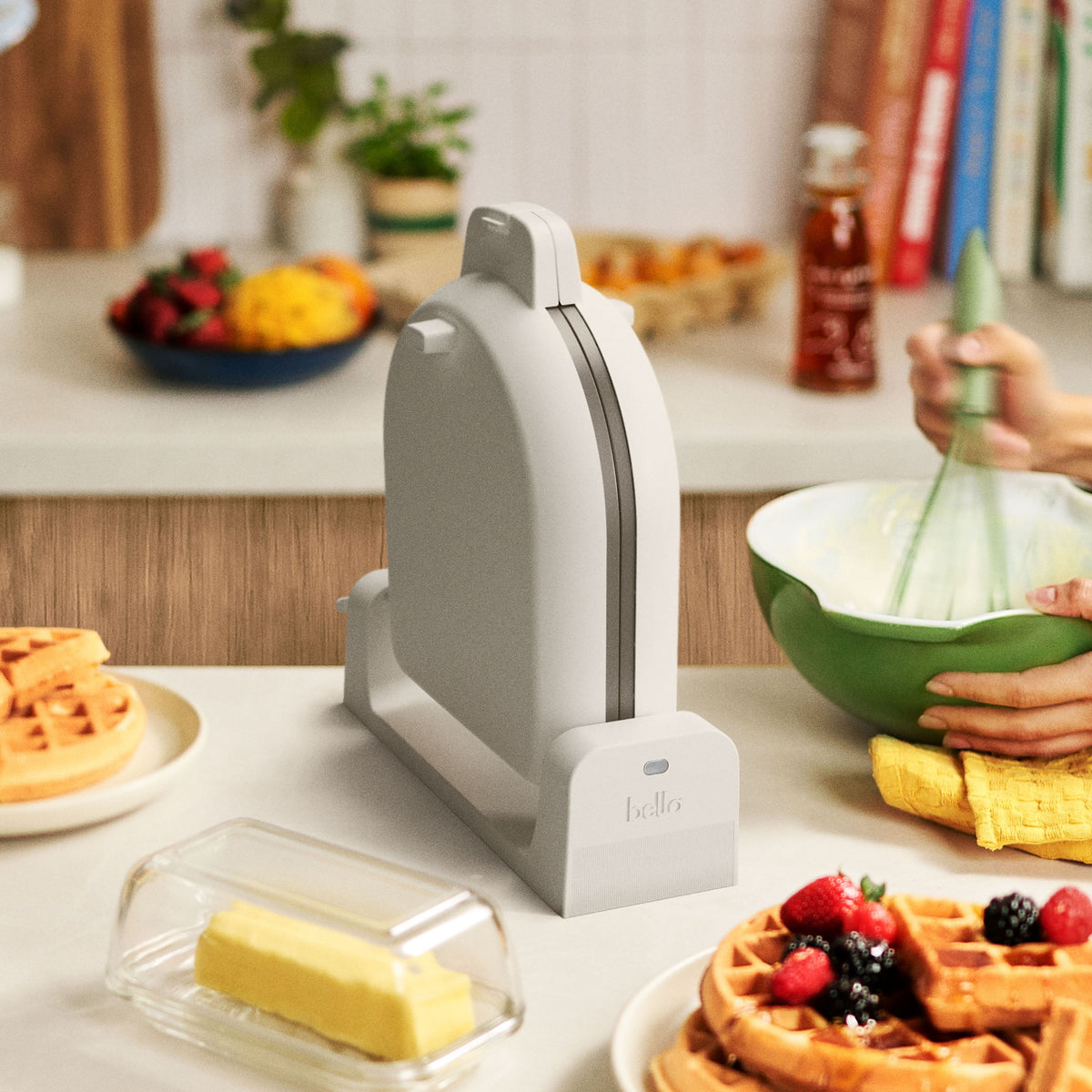 Bella - Fits-anywhere Kitchenware: Flip & Store Belgian Waffle Maker - Oatmilk