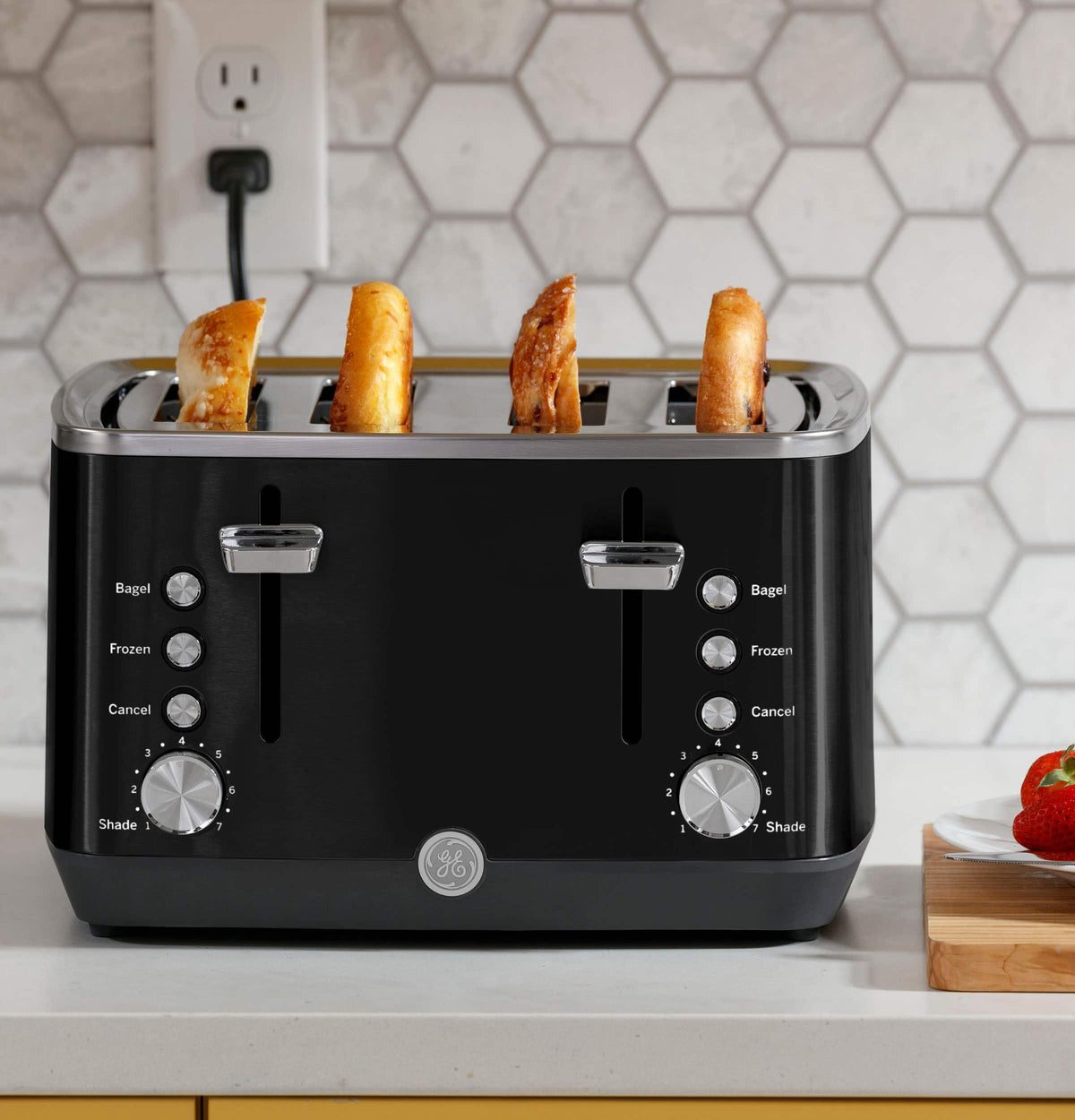 GE - 4-Slice Toaster with 7 Shade Settings and Extra Wide Slots - Onyx Black