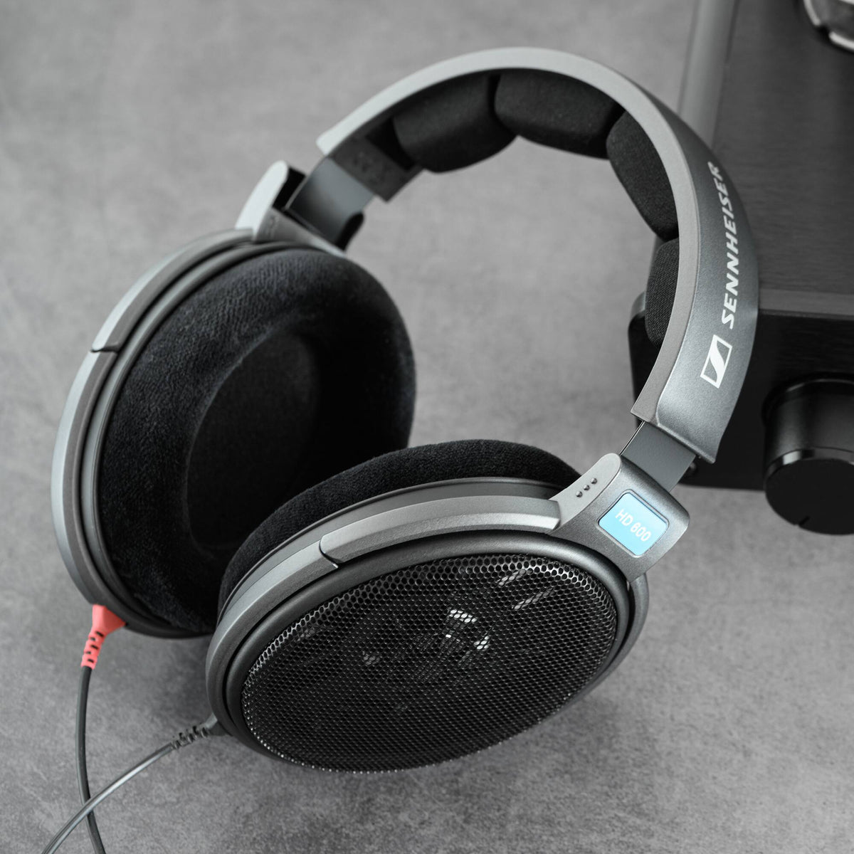 Sennheiser - HD 600 - Hi-Res Audiophile Open Back Headphone - Pioneered with Controlled Airflow and Optimised Transducer - Black