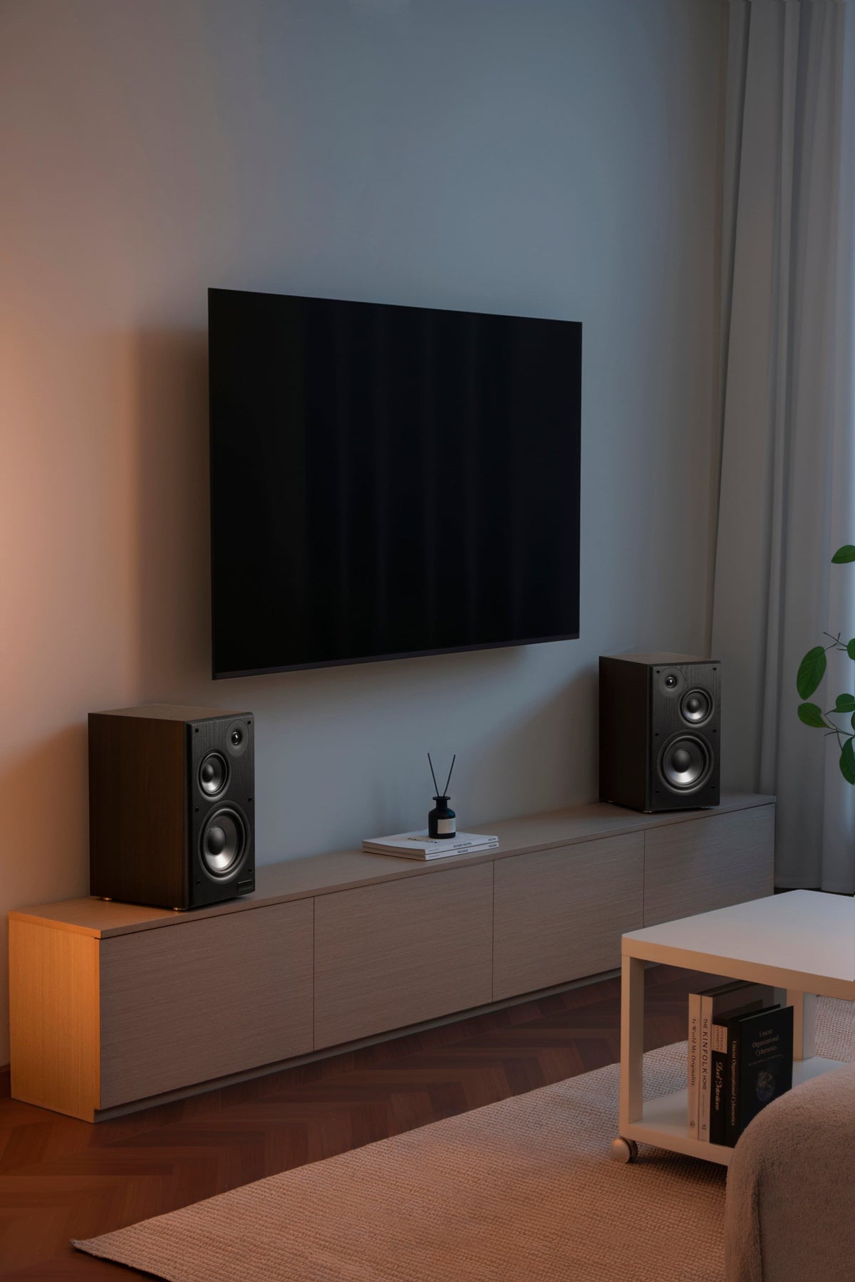 Edifier - R2750DBMKII Audiophile Active Bookshelf Bluetooth 6.0 and Optical Input - 2.0 Speaker (Pair) - Brown