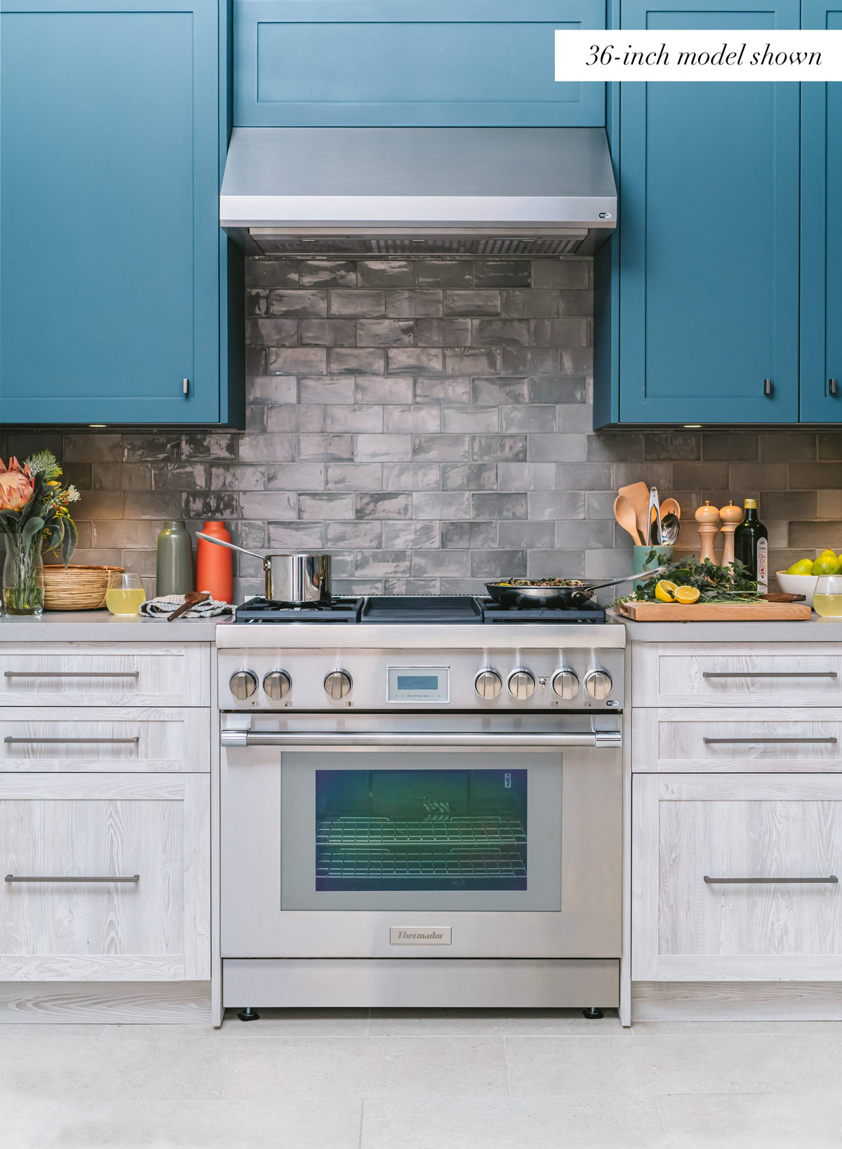 Thermador Masterpiece - 48 inches - Externally Vented & Recirculating - Wall Range Hood - Stainless Steel