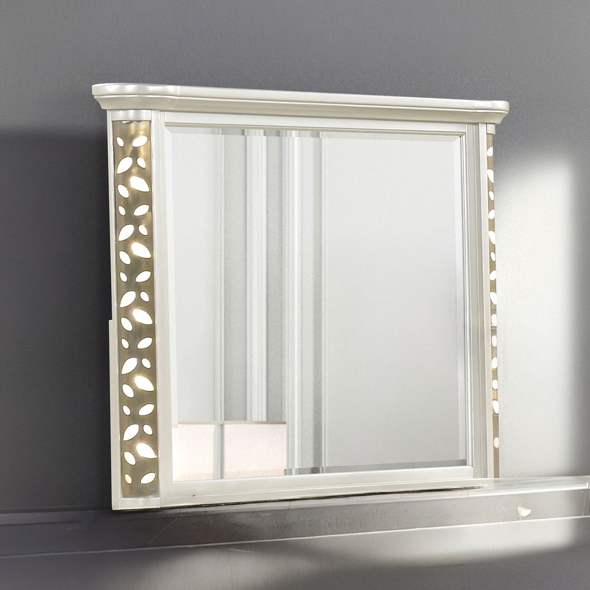 Cenicienta - Espejo de dormitorio con marco LED iluminado (cómoda no incluida) - Beige