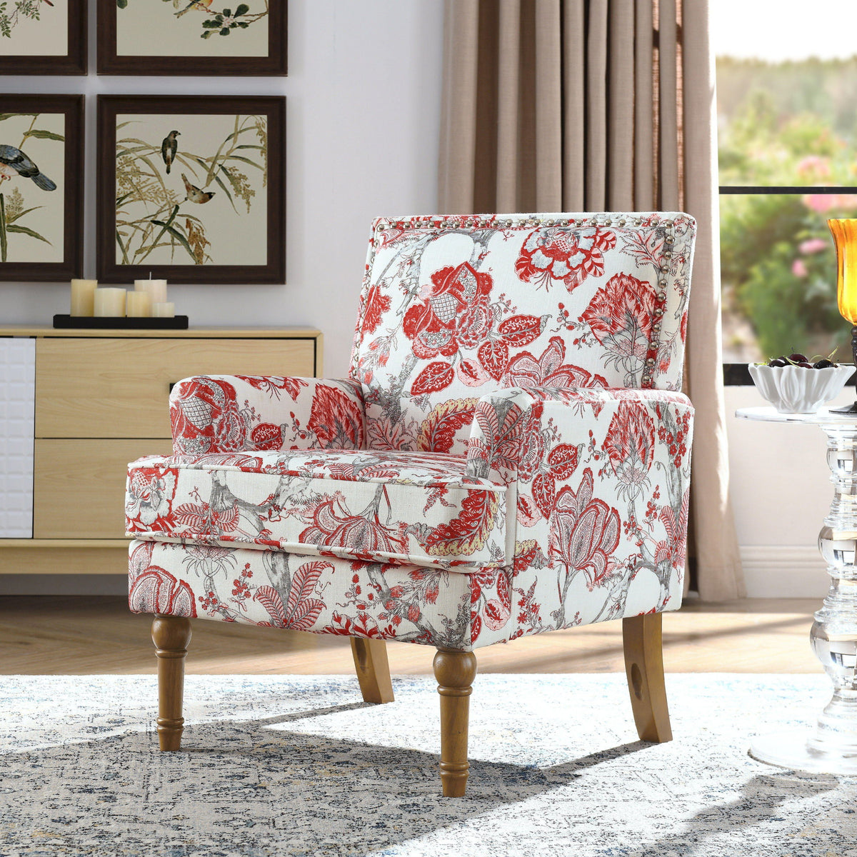 Sillón decorativo floral con ribete de tachuelas