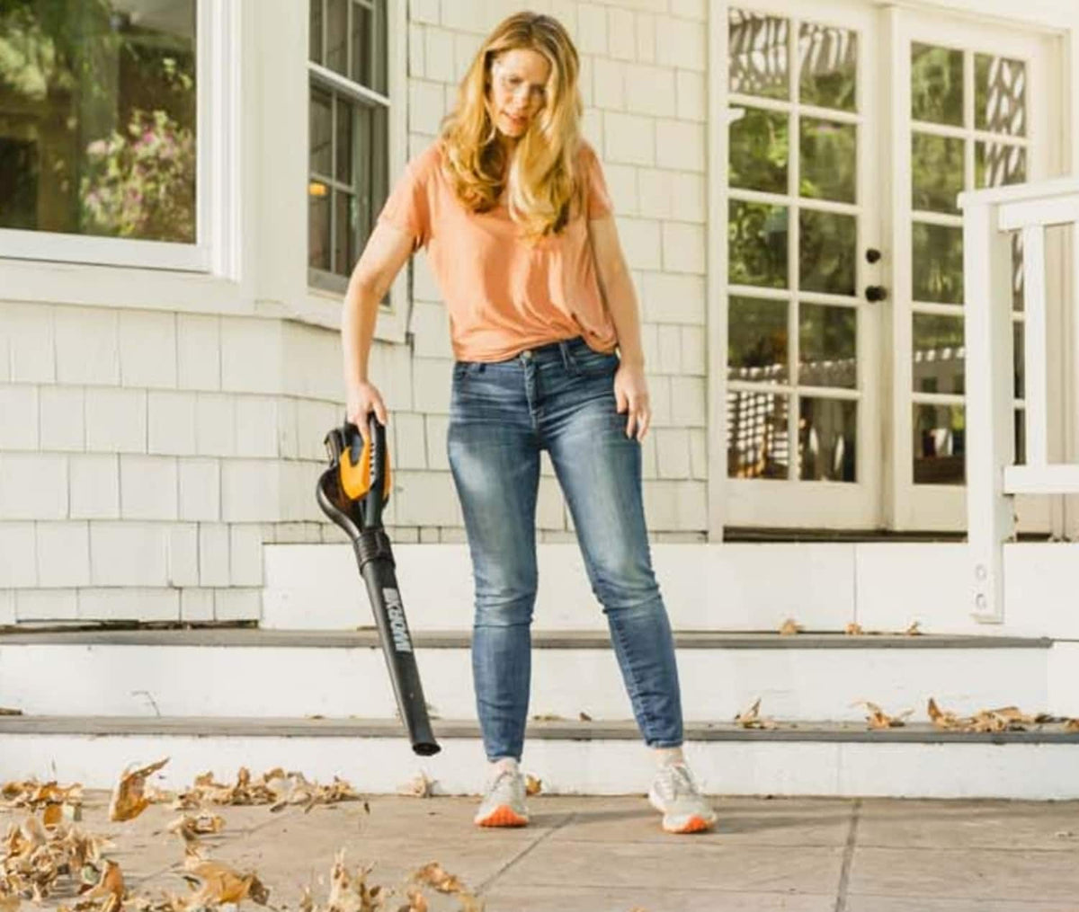 WORX - 20V Cordless String Trimmer and Air Blower Combo Kit (2 x 2.0 Ah Batteries & 1 x Charger) - Black