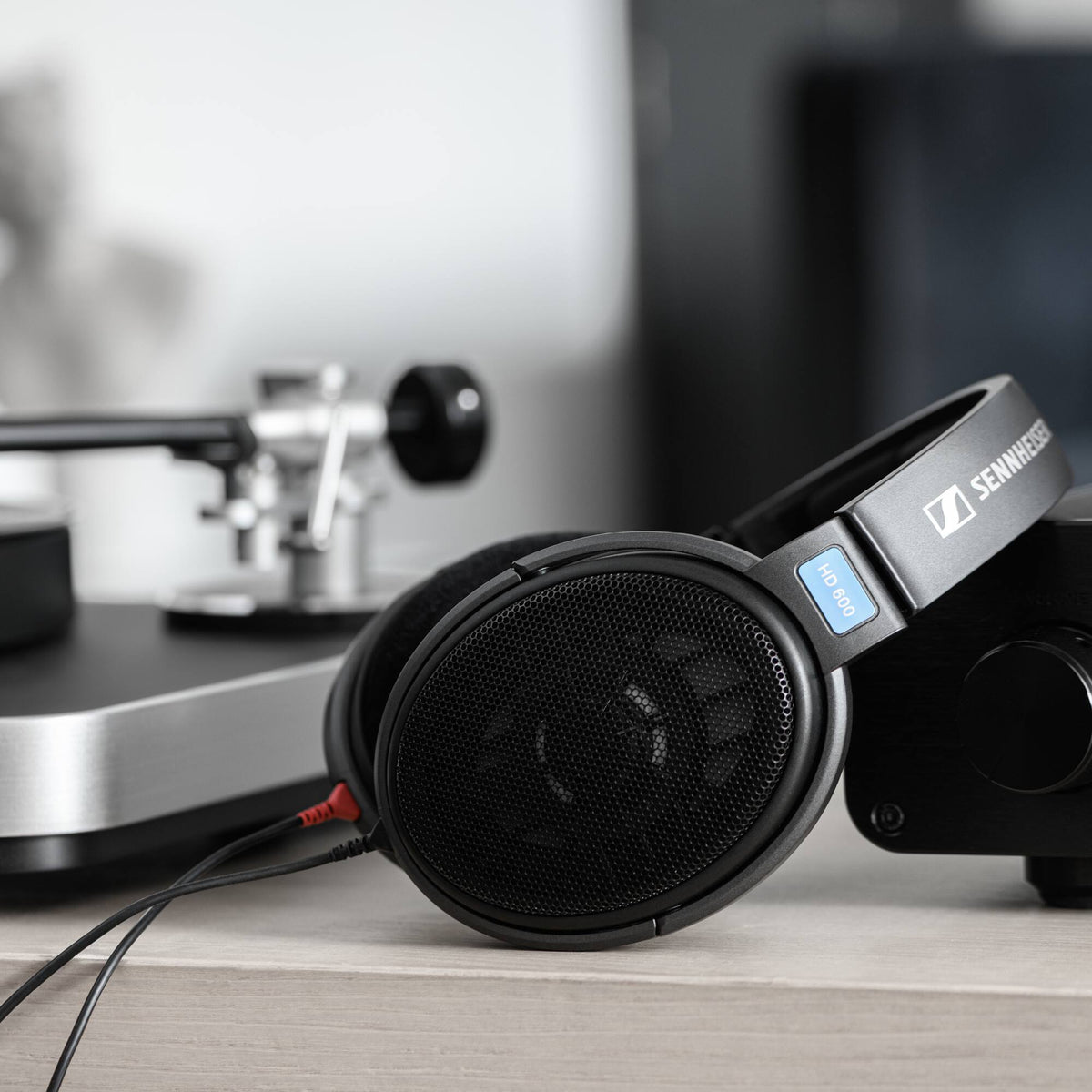 Sennheiser - HD 600 - Hi-Res Audiophile Open Back Headphone - Pioneered with Controlled Airflow and Optimised Transducer - Black
