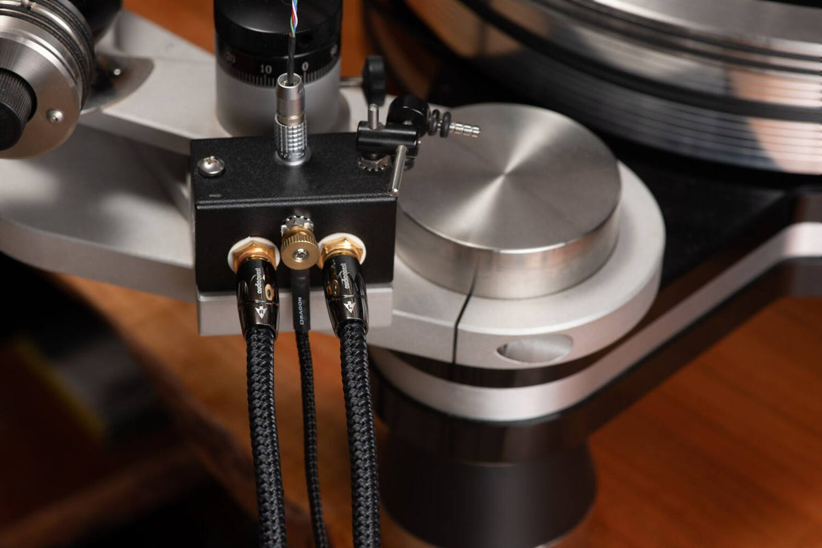 AudioQuest - Yukon RCA > RCA 6.6' Analog Audio Interconnect Cable - Gray on Black