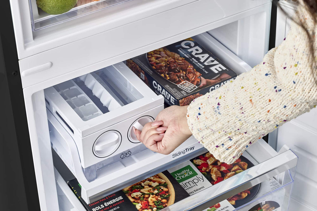 Unique Appliances - 24 in. Wide Classic Retro 23.8 in 11.7 cu. ft. Frost Free Retro Bottom Freezer Refrigerator ENERGY STAR - Matte Black