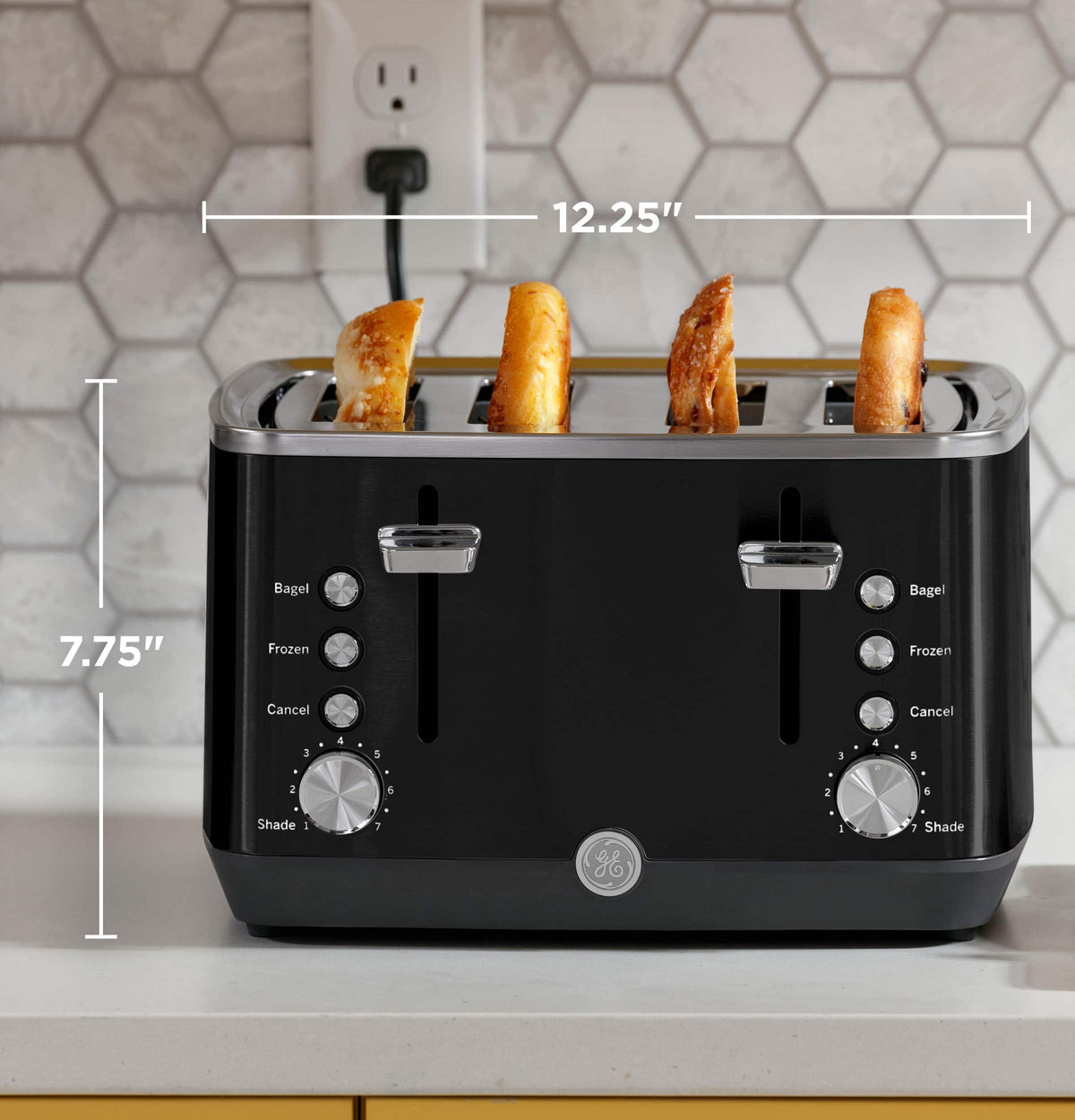 GE - 4-Slice Toaster with 7 Shade Settings and Extra Wide Slots - Onyx Black