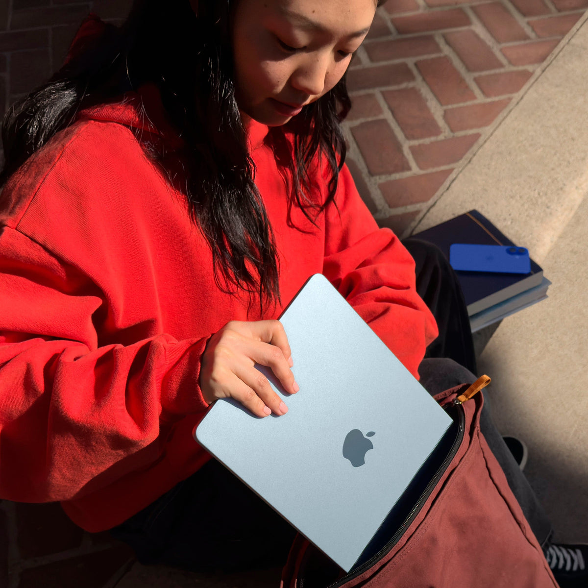 Apple - MacBook Air 13-inch Laptop - Apple M4 chip Built for Apple Intelligence - 16GB Memory - 512GB SSD - Sky Blue