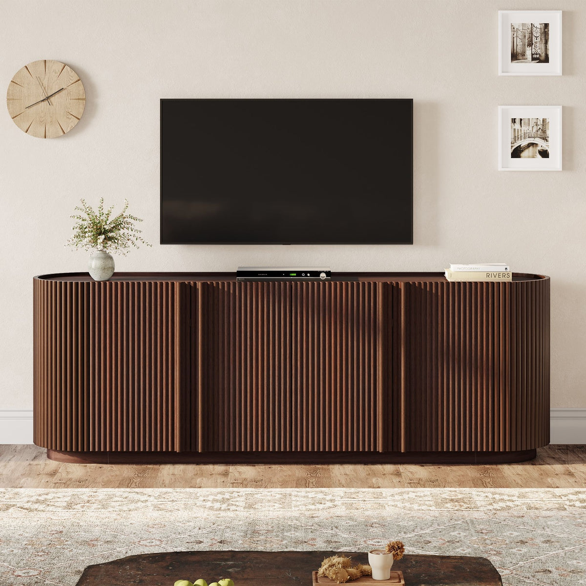 Mueble para TV con puerta de estilo tambor estriado