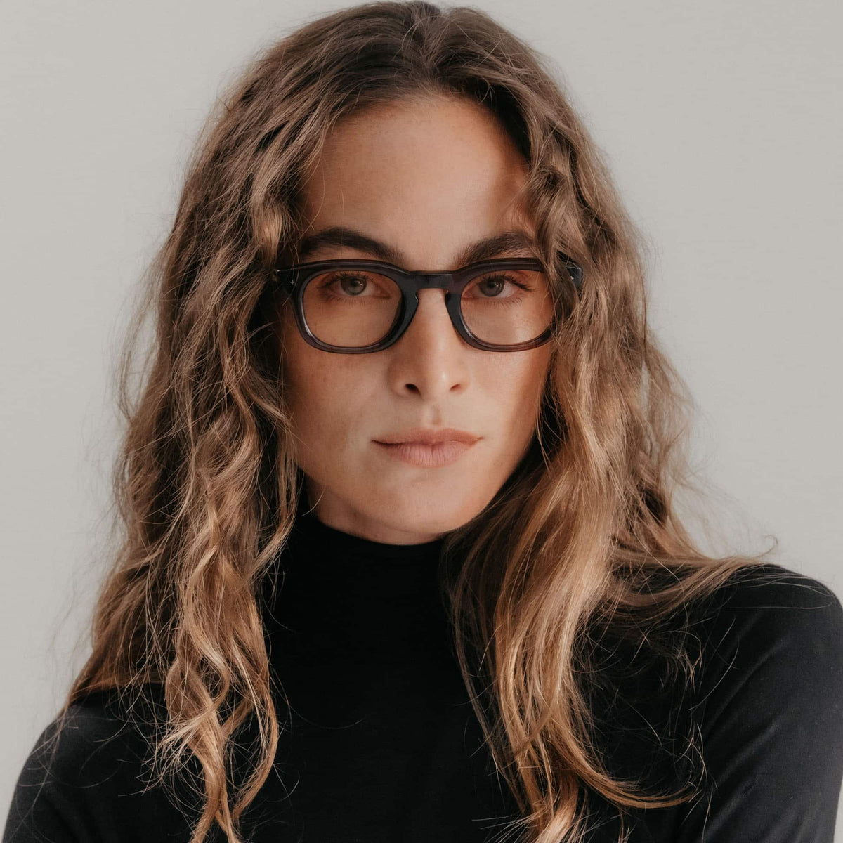 VONDER - OSLO AI Smart Glasses that Translate, Call & Remember, 16h+ Battery, Premium Audio, Privacy-First, Clear Lenses - Smoke