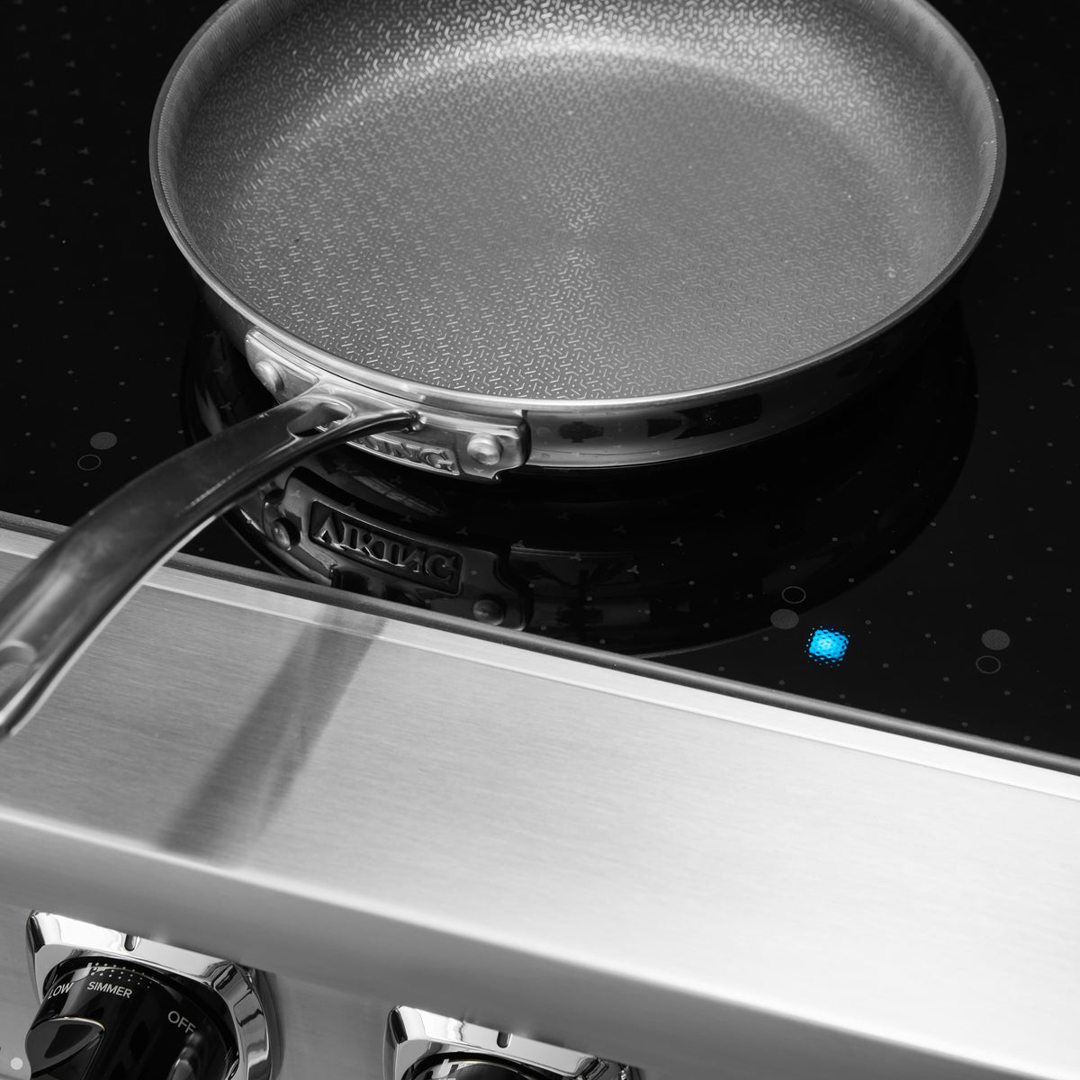 Viking - 30 in. Wide 4 Elements Pro 5 Series 4.7 Cu. Ft. Freestanding Induction Convection Range - Cast Black