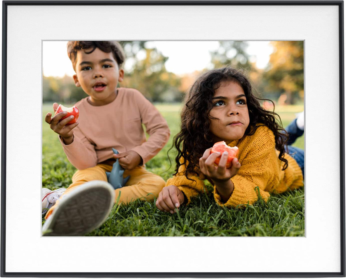 Aura Home - Aura Walden 15" Digital Wifi Photo Frame-Carbon with Paper Mat - Carbon (Dark)
