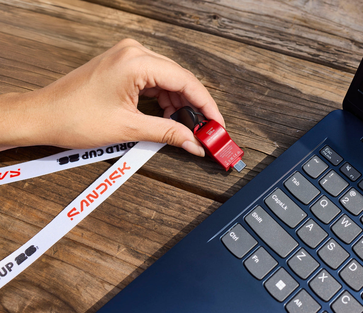 SANDISK - 128GB USB-C FLASH DRIVE: FIFA WORLD CUP 2026 EDITION - Red/Canada