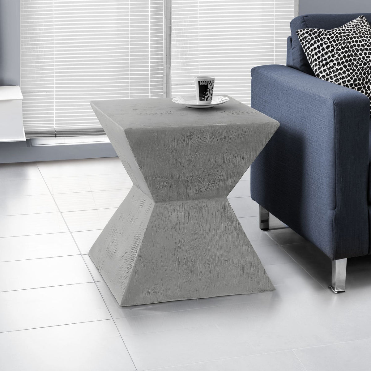 Mesa Auxiliar Contemporánea Para Uso En Interiores O Exteriores