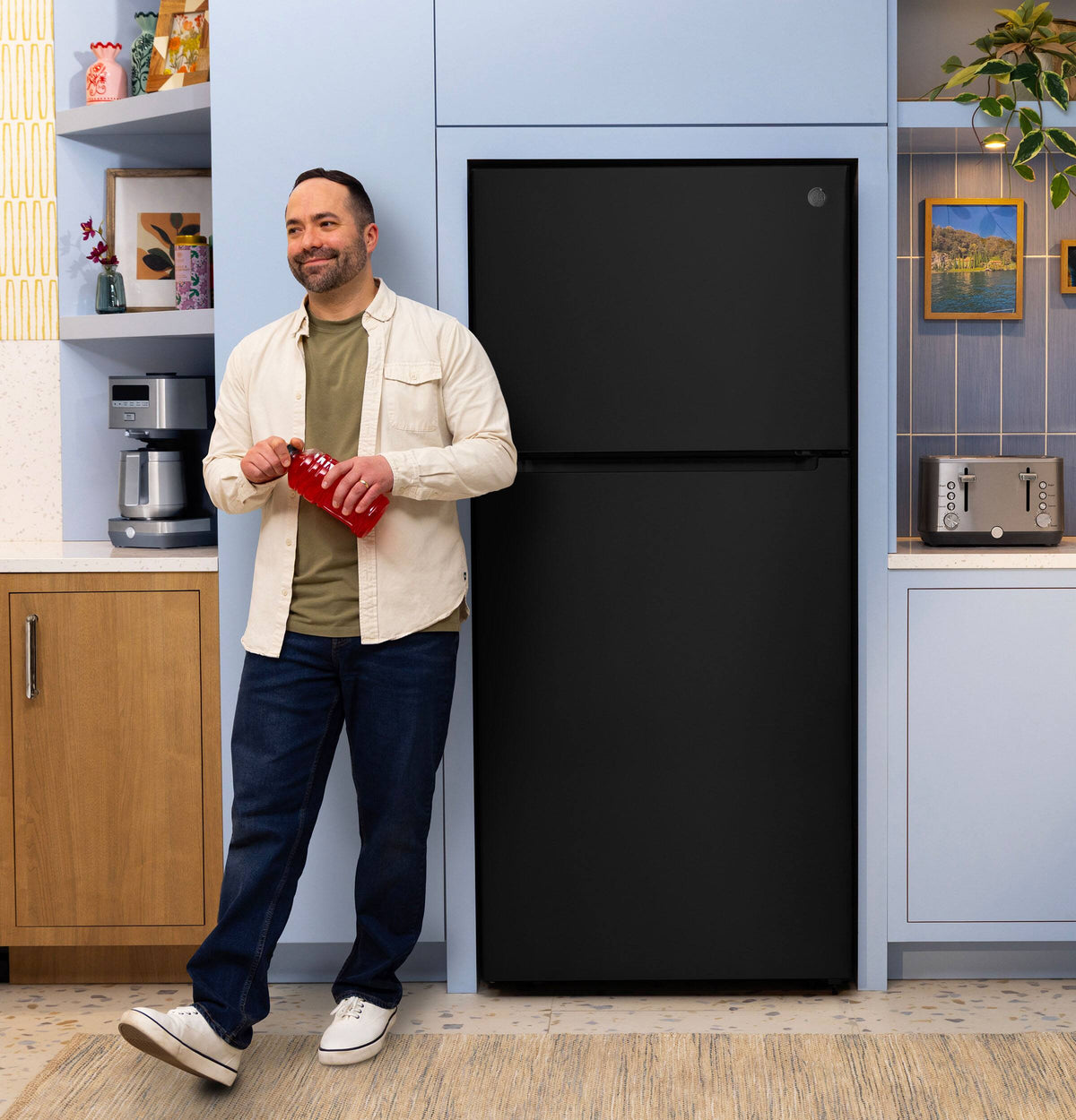 GE - 30 in. Wide 19 Cu. Ft. Freestanding Garage Ready Top Freezer Refrigerator with Bright LED Lighting - Black