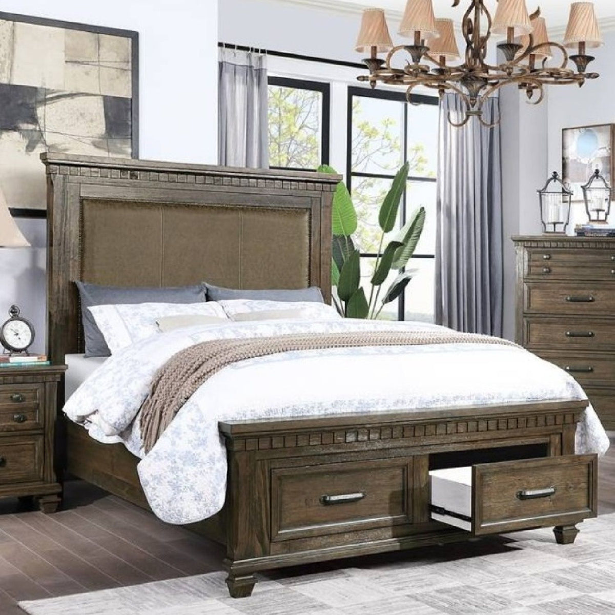 Cama tamaño Queen con cabecera tapizada y cajones en el piecero - Marrón