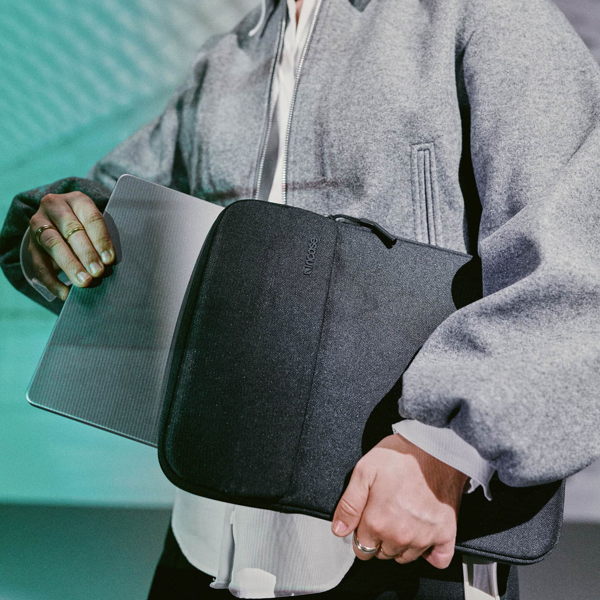Incase - Crosstown Sleeve for 16" Laptop - Black