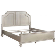 Cama con panel de diseño tradicional