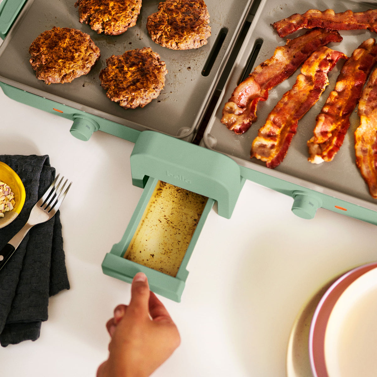 Bella - Fits-anywhere Kitchenware: 10" x 20" Fold & Store Dual Temp Electric Griddle - Seaglass