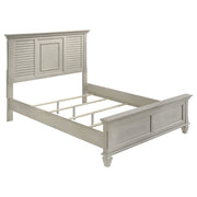 Cama con panel de construcción duradera