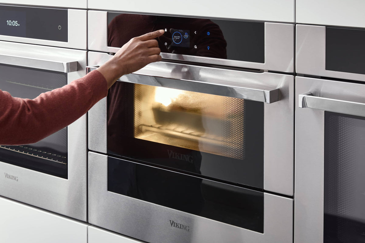 30” Viking RVL Collection 1.4 cu. ft. Built-In Single Electric True Convection Steam Oven - Stainless Steel