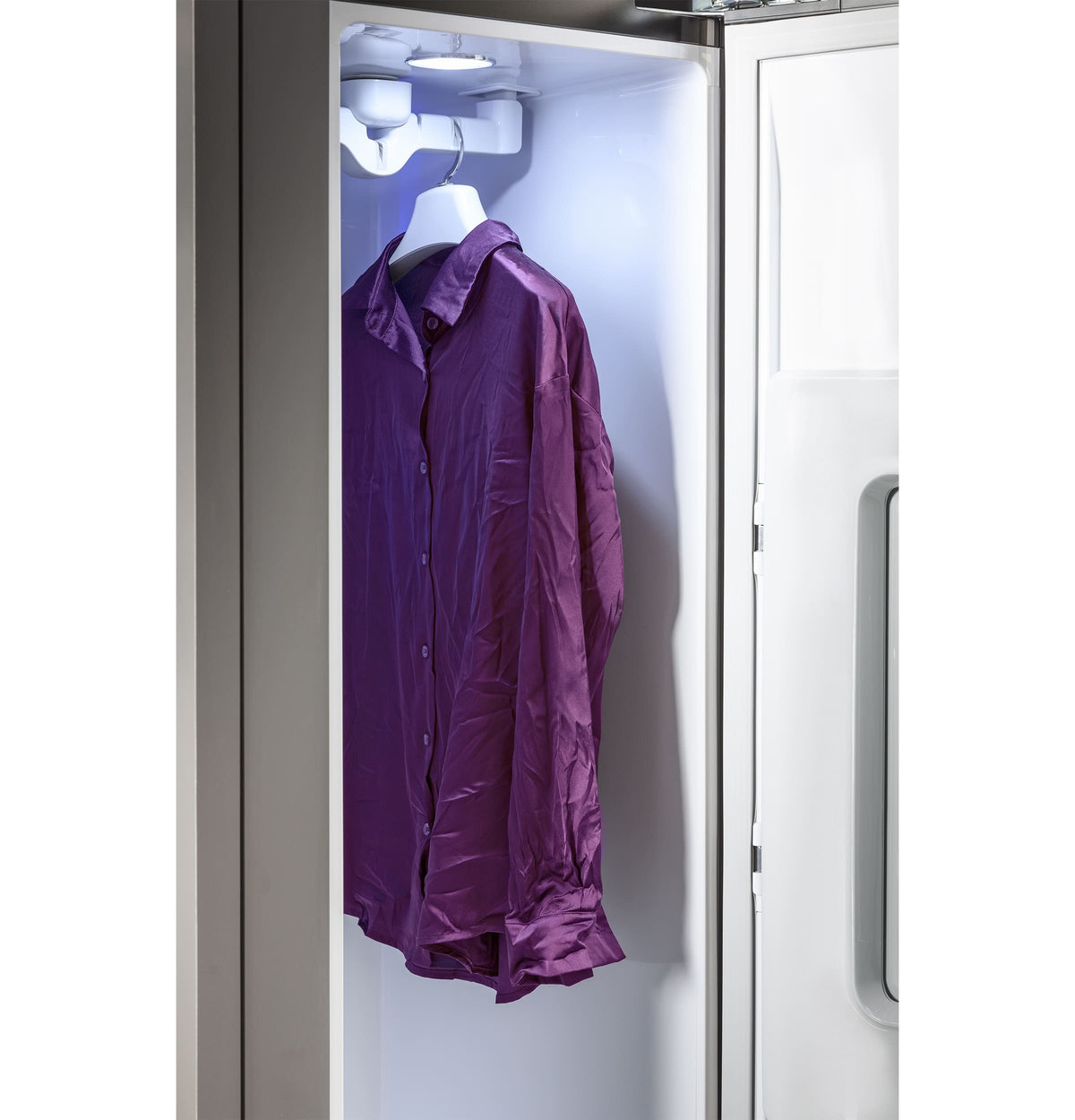 GE Profile - Steam Closet with Fabric Refresh - Mirrored Carbon