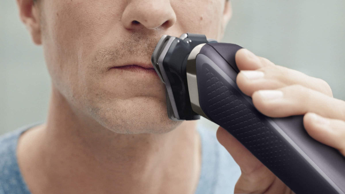 Philips Norelco - Rechargeable Electric Shaver 9600 with Extra Shave Heads Included S9507/87 - Black