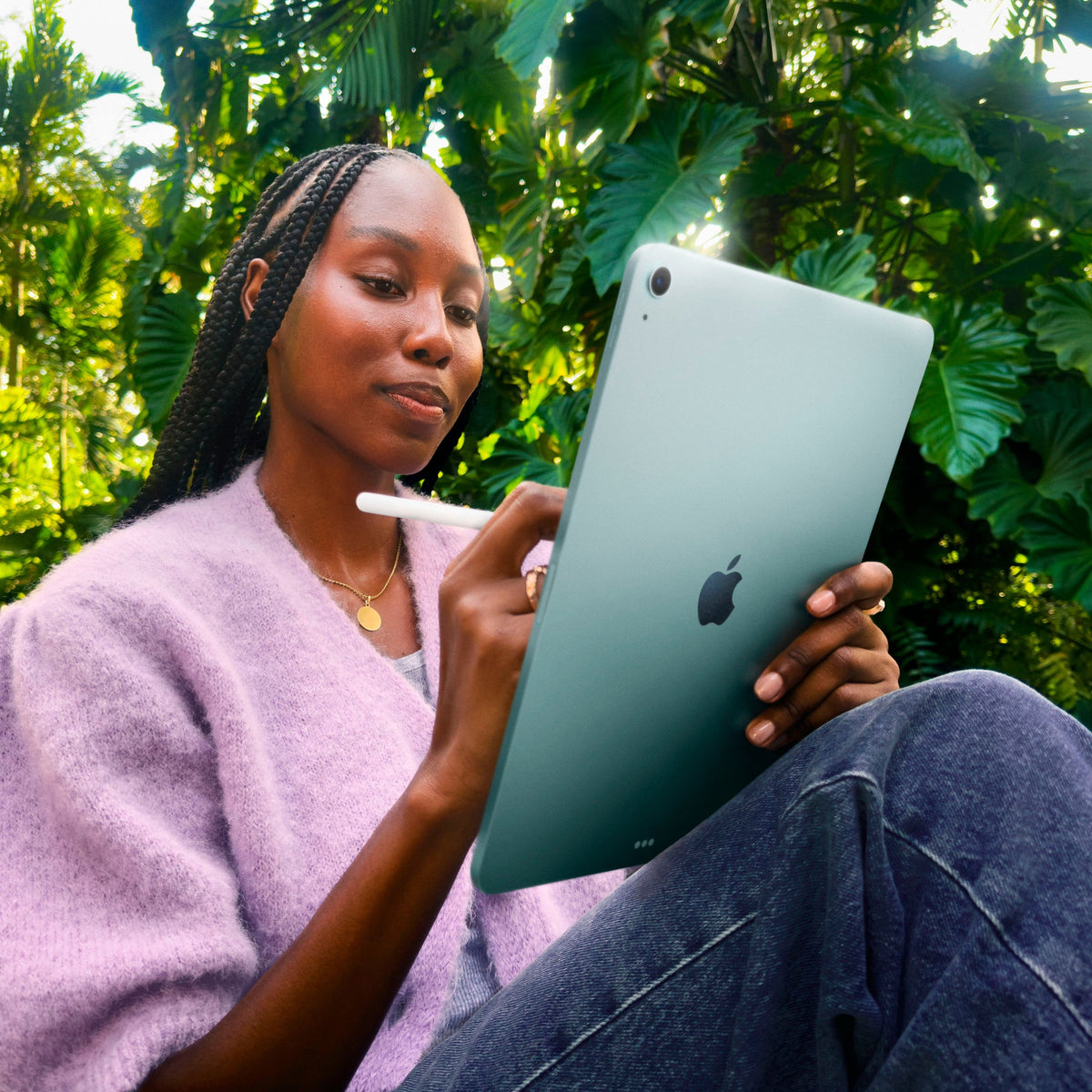 Apple - 13-inch iPad Air M3 chip Built for Apple Intelligence Wi-Fi + Cellular 1TB - Starlight (Verizon)