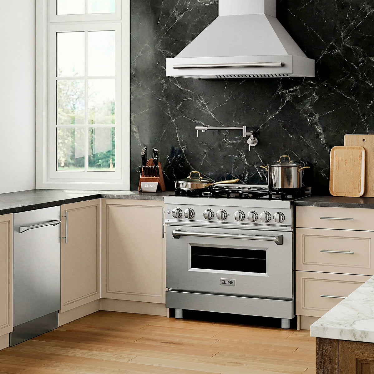 ZLINE - 36 in. Wide 6 Burner 4.6 cu. ft. Legacy Freestanding Dual Fuel Range with  Electric Convection Oven in Stainless Steel - Stainless Steel