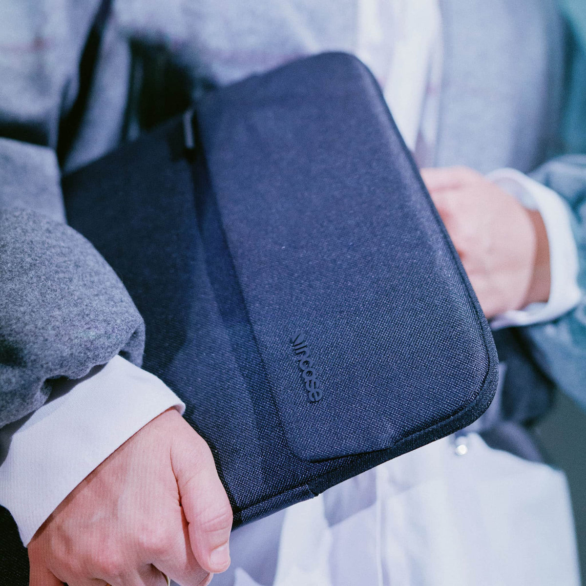 Incase - Crosstown Sleeve for 16" Laptop - Black